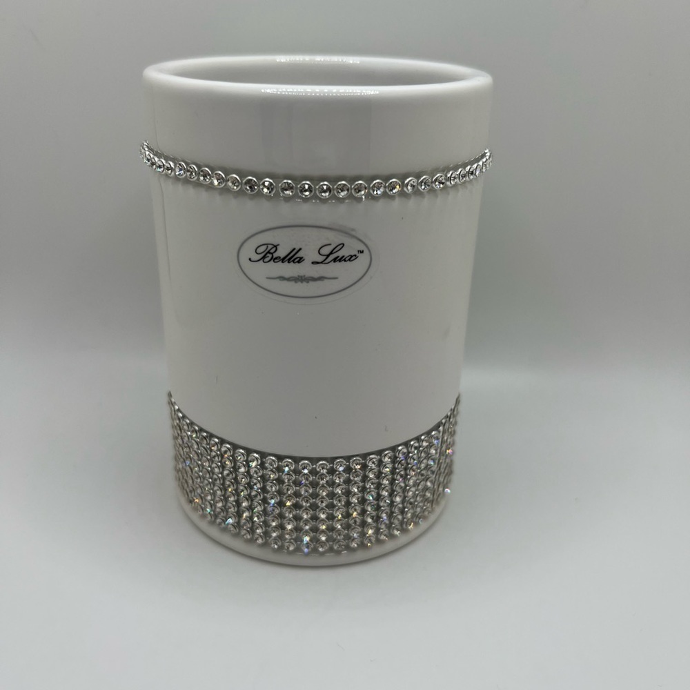 NWT bella luxx toothbrush holder